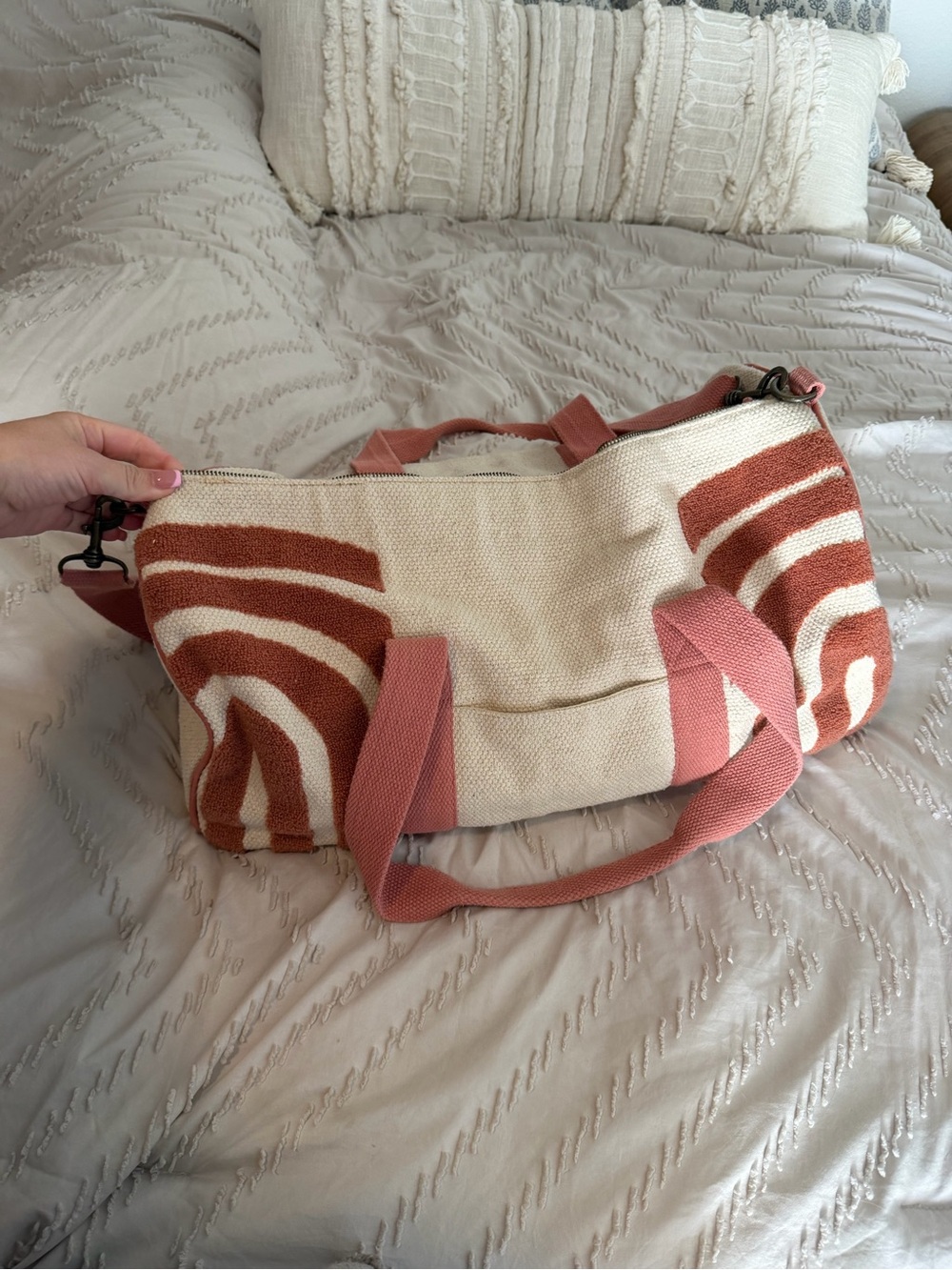 Canvas Weekend Duffel Bag in Cream and Rust Pink Universal Threads